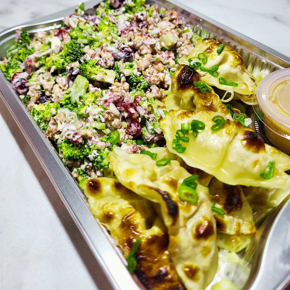 Salade de brocoli et dumpling